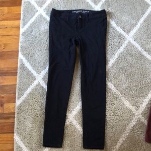 There black plan American eagle pants they are Stretchy and very comfortable